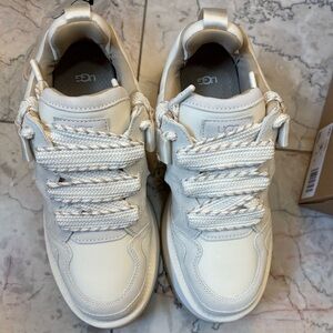 UGG Cream Astromel Platform Lace-Up Sneakers size 9
